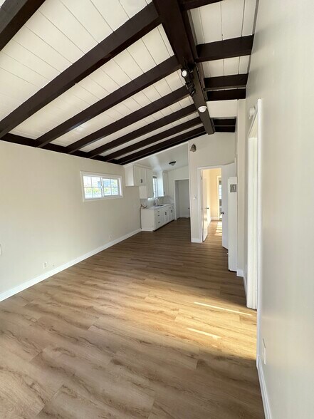 Building Photo - 171 E 68th Way