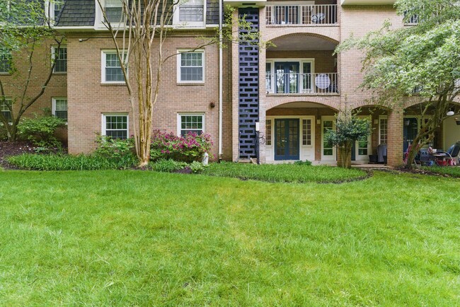 Building Photo - Updated Condo with Community Amenities