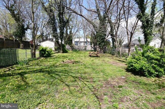 Building Photo - 122 E Monmouth St