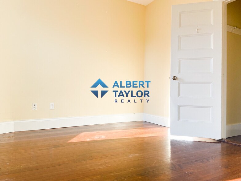 Building Photo - 19 Parker Hill Ave