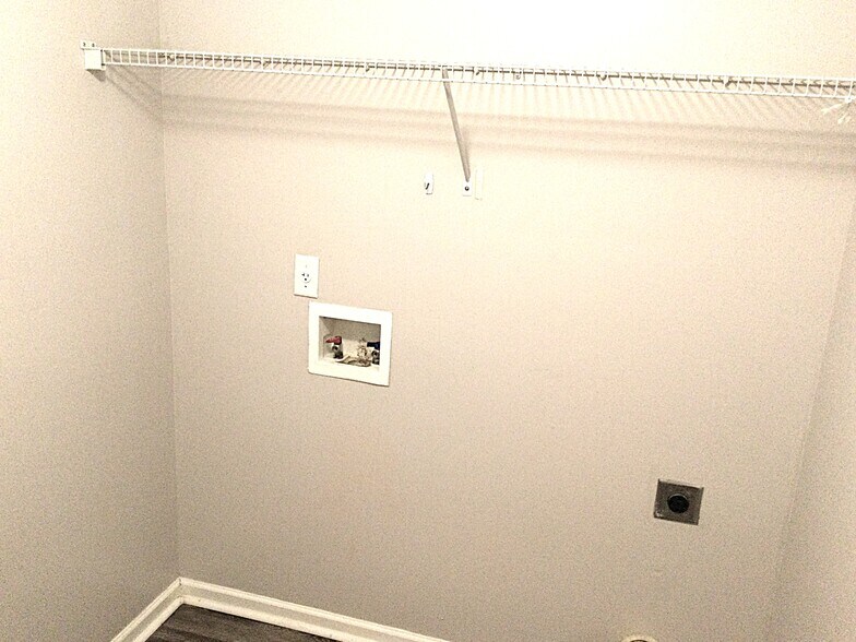 Building Photo - 422 Sea Breeze Dr