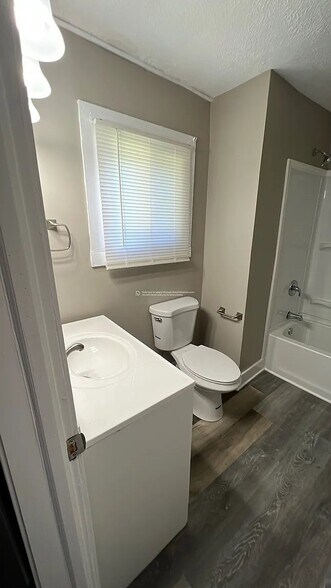 Building Photo - 910 Watt St