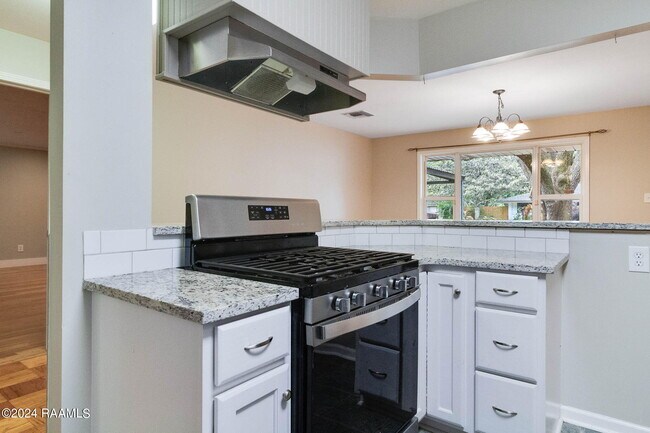 Building Photo - 325 Alice Dr