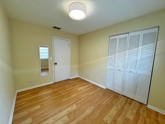 Building Photo - Newly remodeled Licolnville cottage in historic downtown St. Augustine