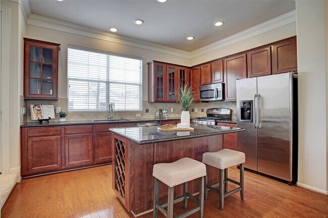 Building Photo - 5806 Kansas St