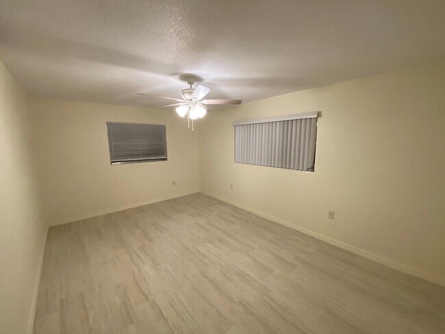 Building Photo - 2385 Poinsettia Dr