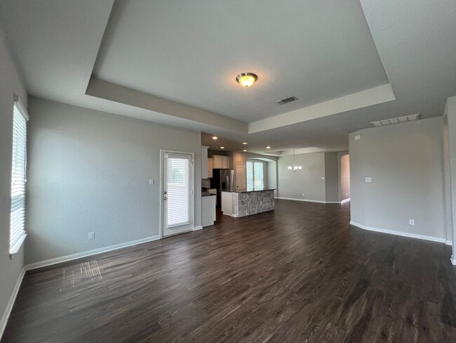 Building Photo - Beautiful 3/2 home in Oak Creek Estates,  ...