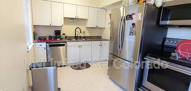 Building Photo - 1140 S Arbutus St