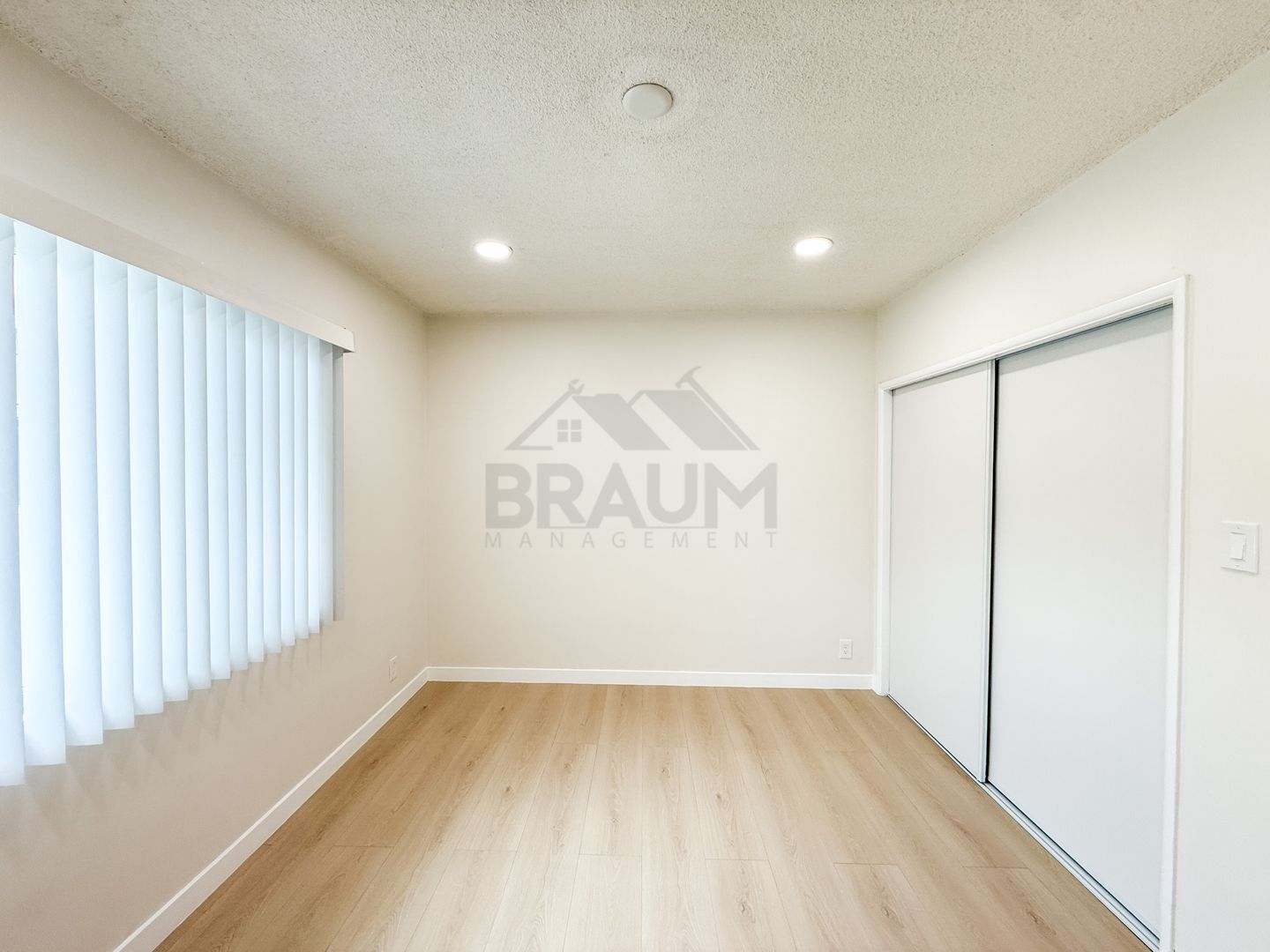Building Photo - 13129 Oxnard St