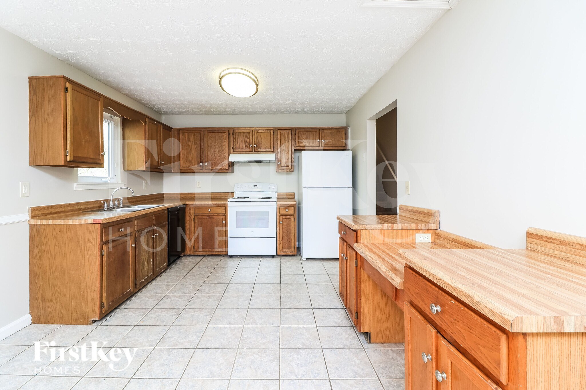 Building Photo - 1705 Olde Oak Dr