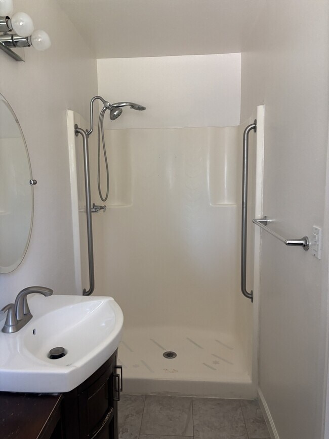 Building Photo - Modesto 3 Bedroom, 2 Bath Solar-Powered Home in the Sonoma School District