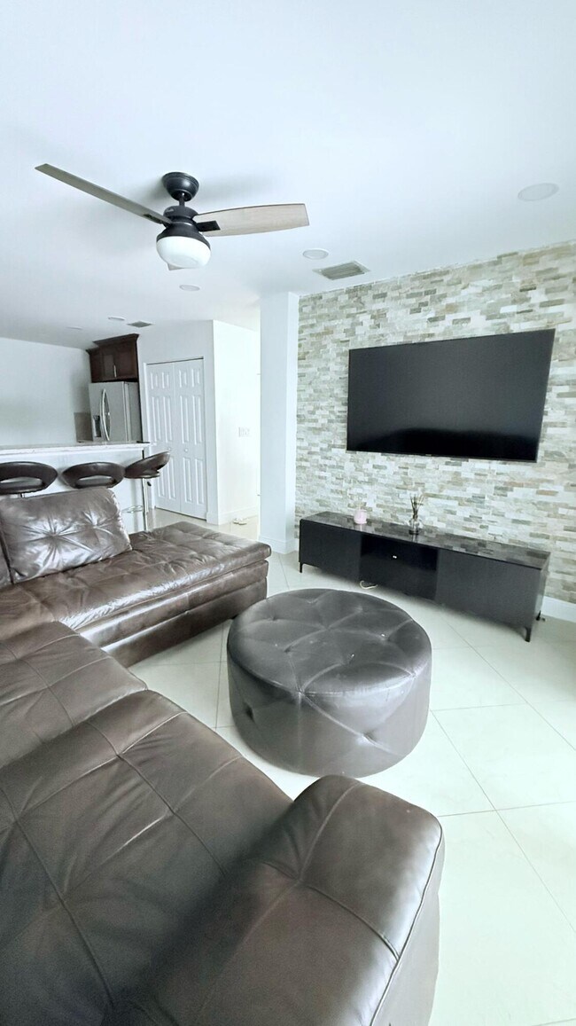 Building Photo - 5301 Canoe Bend Dr