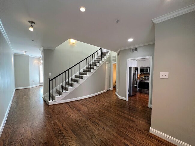 Building Photo - 4040 Avondale Ave