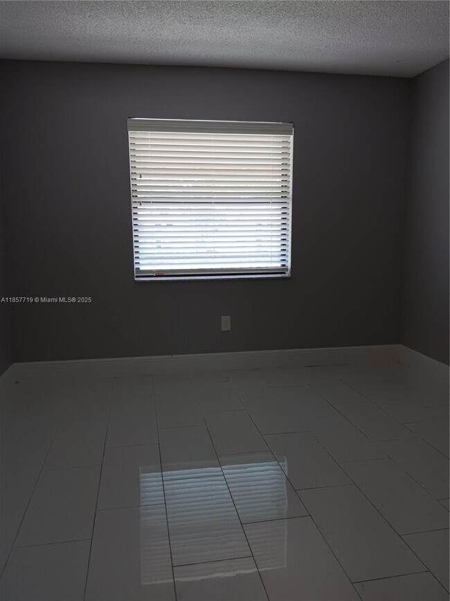 Building Photo - 6040 Shaker Wood Cir