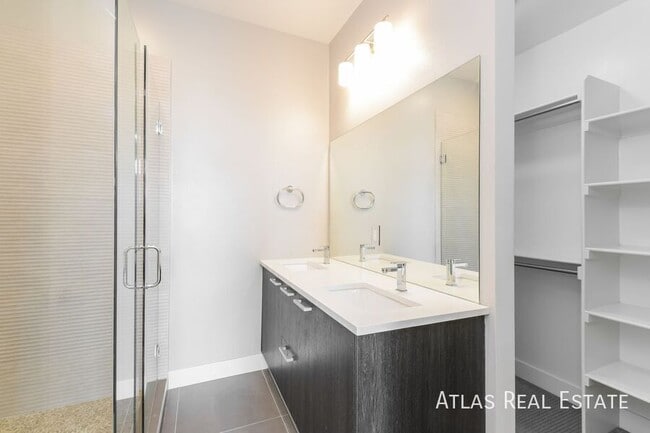 Building Photo - 2121 N Marion St