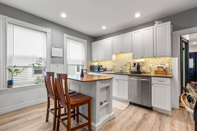 Building Photo - 21 Thornley St