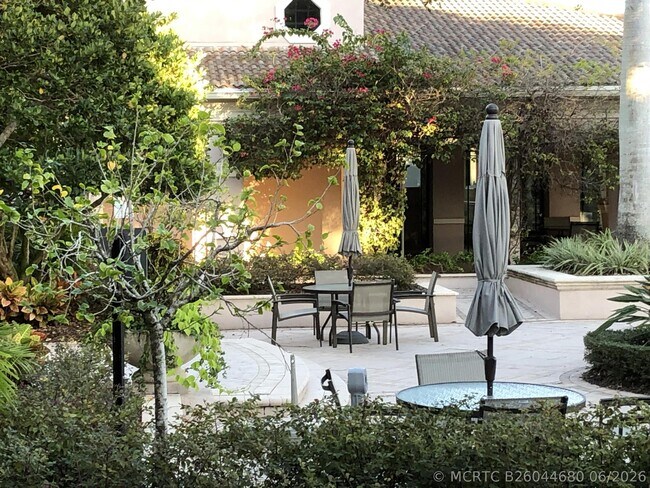 Building Photo - 3023 Alcazar Pl