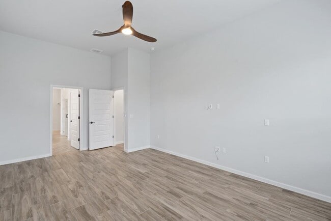 Building Photo - 8316 Looksee Ln