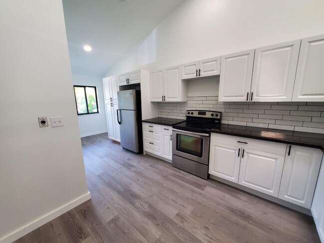 Building Photo - 518 NE 199th Ln