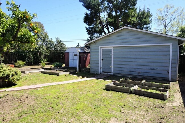 Building Photo - Well Maintained Single-Family Home in Saratoga!