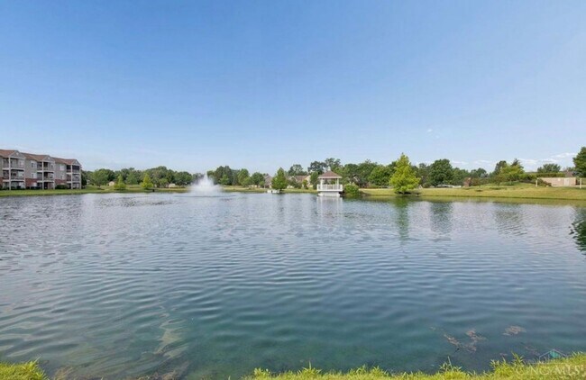 Building Photo - MAINEVILLE - Open concept 2 bed 2 bath condo