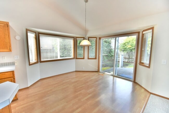 Building Photo - 3bd/2ba Mukilteo Home
