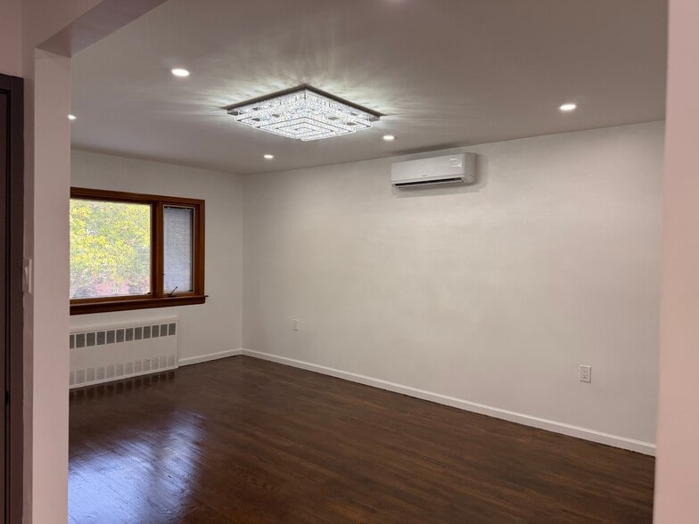 Living Room - 15520 Killarney St
