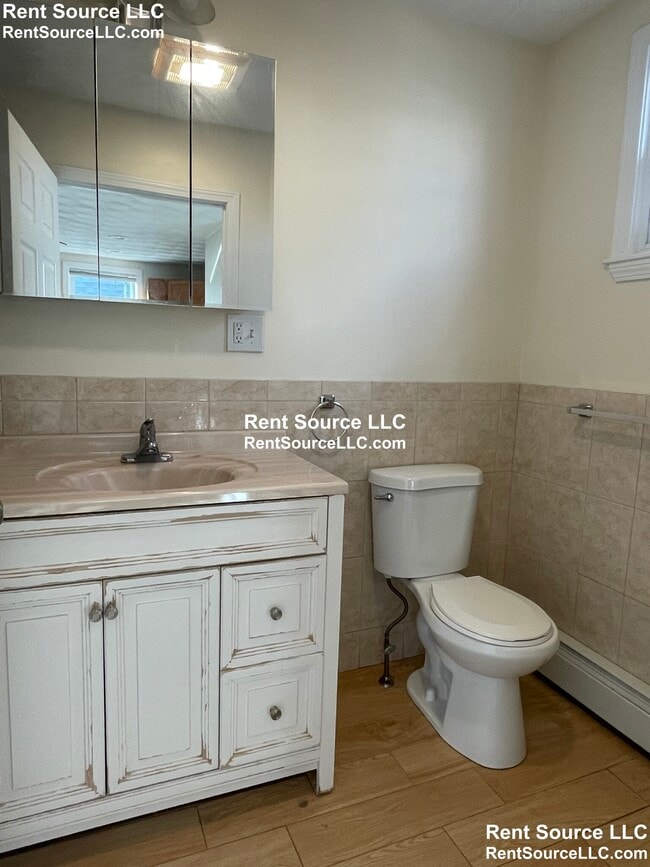 Building Photo - 1094 Cambridge St