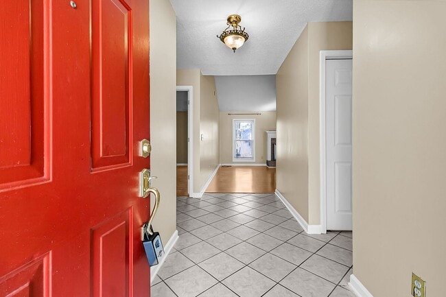 Building Photo - Completely Refreshed 3 Bedroom 2 Bathroom ...