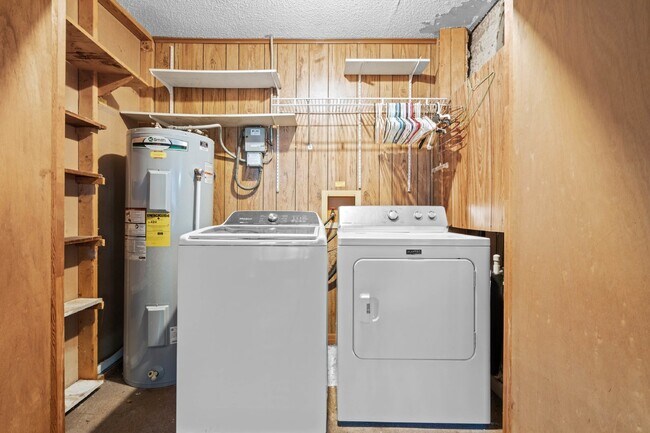 Building Photo - Charming 4-Bedroom Home with Pool on Large Lot in Longwood!