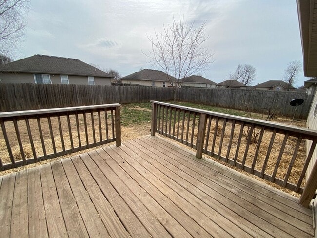 Building Photo - 3 bedroom 2 bath home in Willard School District