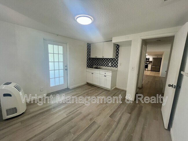 Building Photo - 3716 Cedarwood Dr