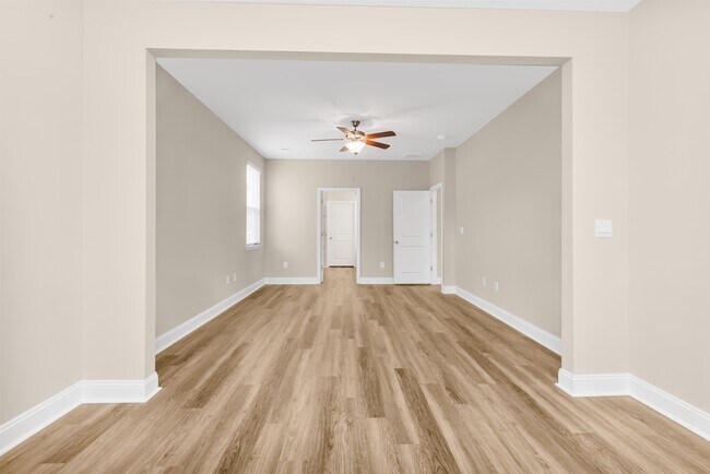 Building Photo - 7068 Shooting Star Way