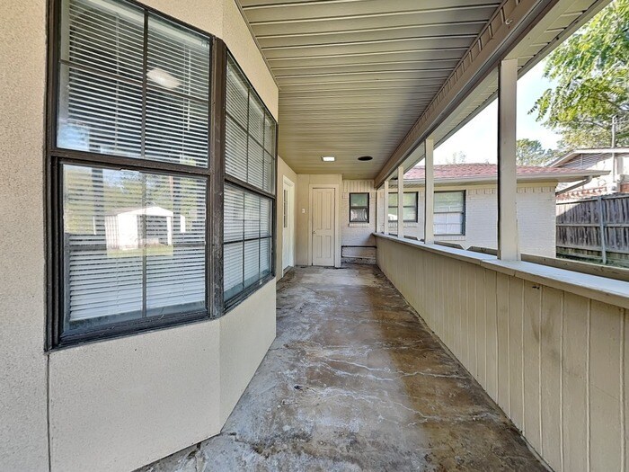 Building Photo - 2515 Wanda Dr