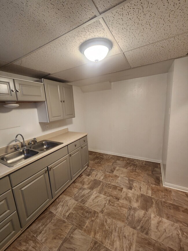 Building Photo - 1417 NW Carden Ave