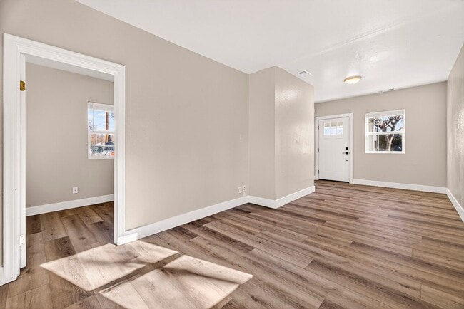 Building Photo - MOVE IN SPECIAL $3000 if lease signed by July 2026!!      3 Bedroom Home Close to CSUC!