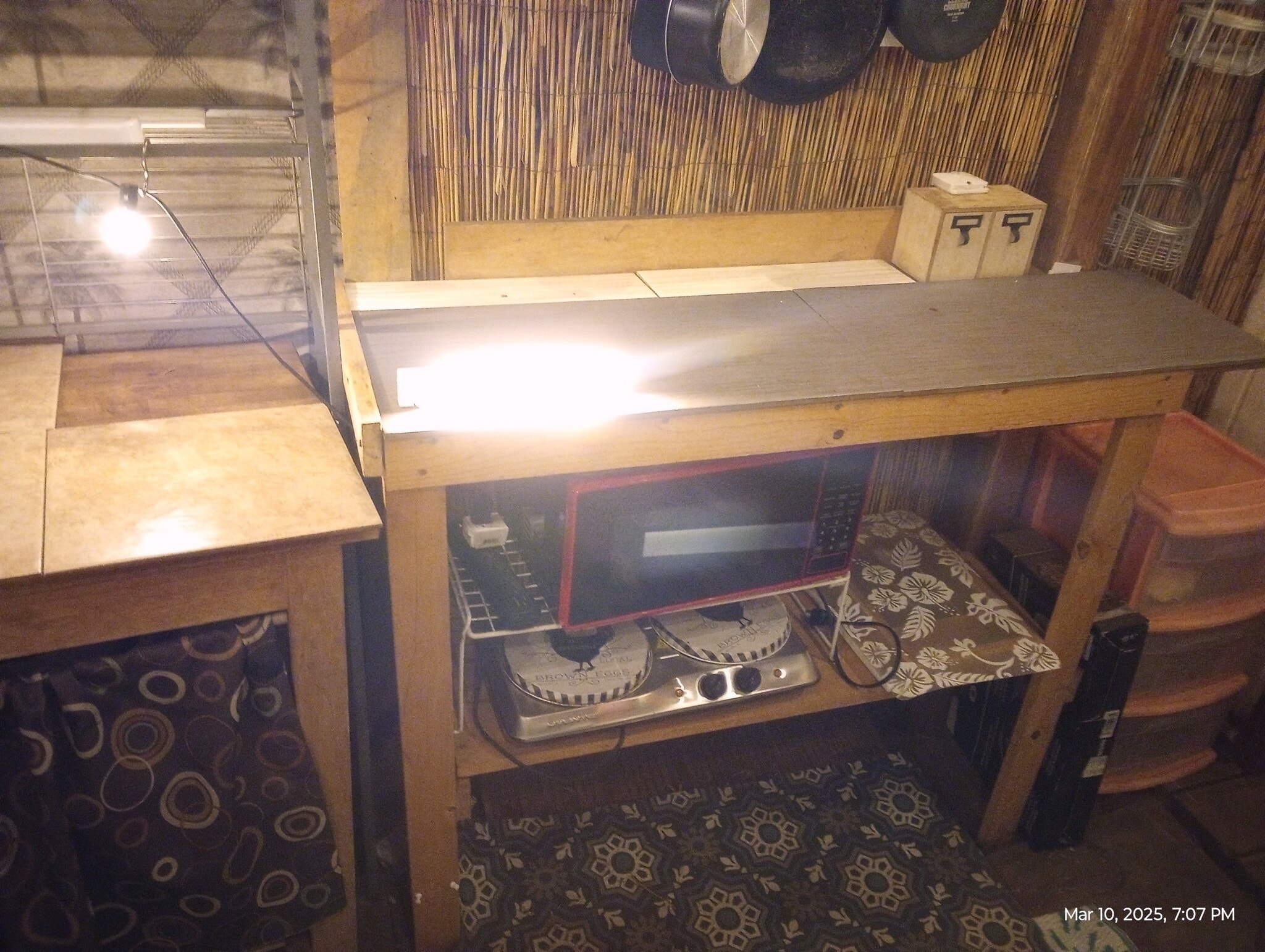 Microwave, port. cooktop. - 281 Kaikea St