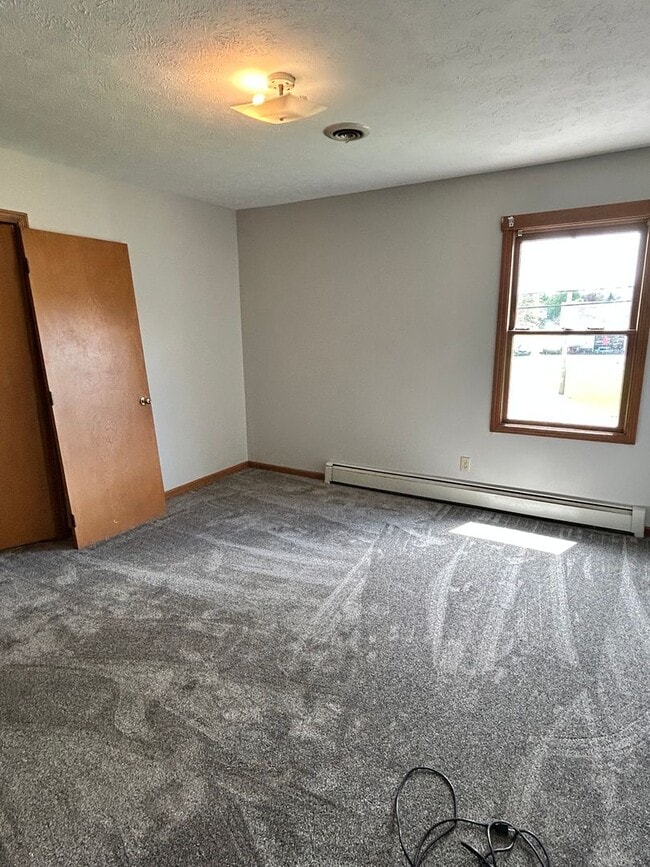 Building Photo - Three bedroom duplex