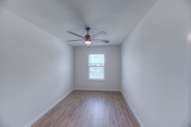 Building Photo - 2819 E 81st Pl
