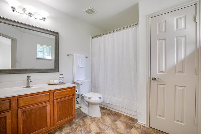 Building Photo - 2410 Great Oaks Dr