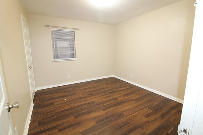 Building Photo - 6631 Castlebay Dr