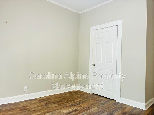 Building Photo - 1219 4th St