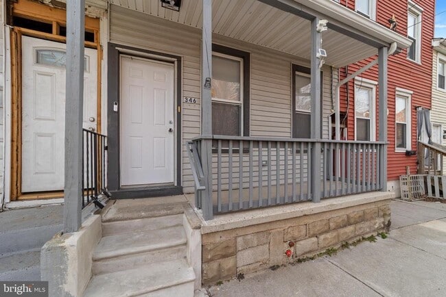 Building Photo - 346 Ridgeway St