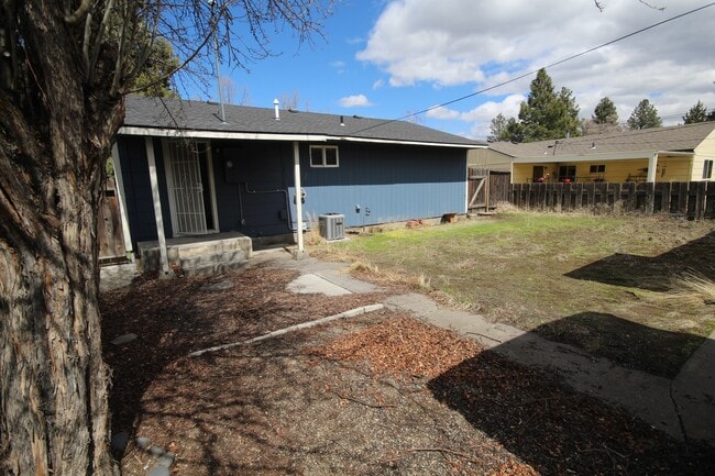 Building Photo - Midtown House Close to Everything, A/C, Ha...