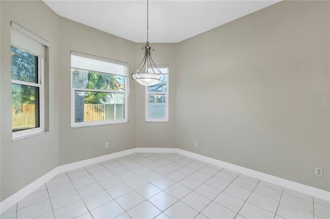 Building Photo - 4832 Queen Palm Terrace NE