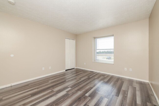 Building Photo - 6972-6996-6996 Joseph Dr