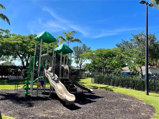 Building Photo - 9887 Baywinds Blvd