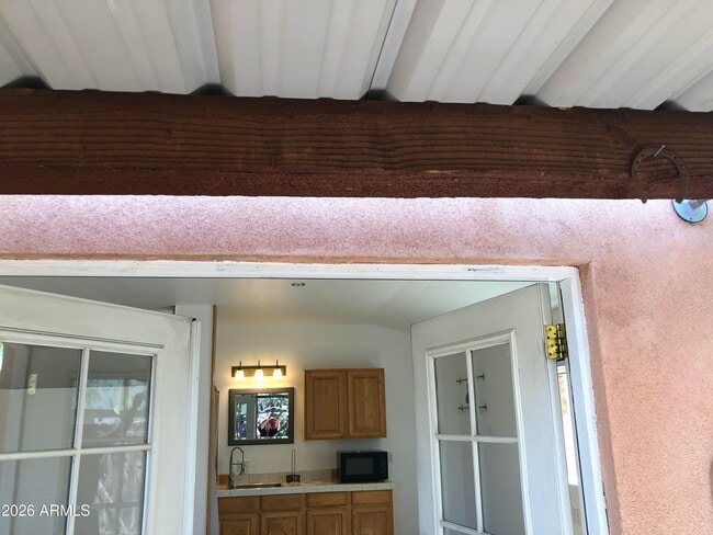 Building Photo - 708 W Howe St