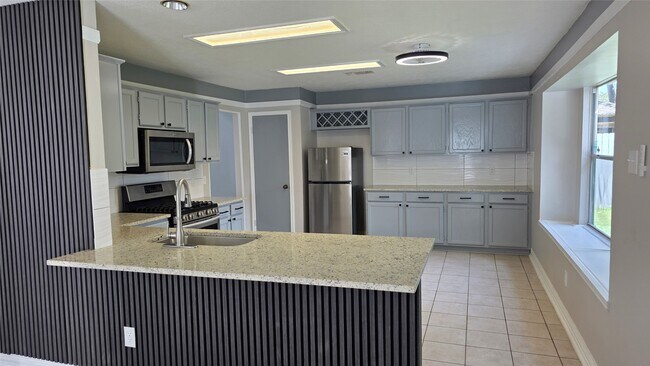 Building Photo - 16403 Salinas Ln
