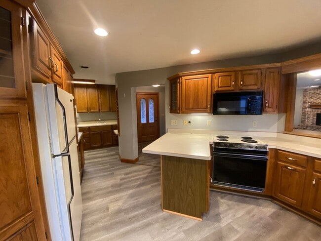 Building Photo - Home for the Holidays!! -TSC school